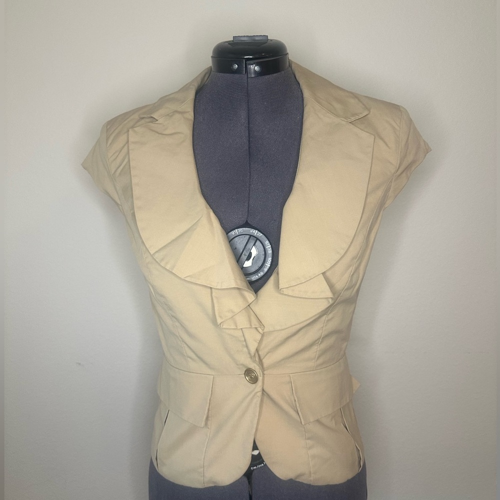 New York & Company Ruffle Neck Short Sleeve Blazer Size 4